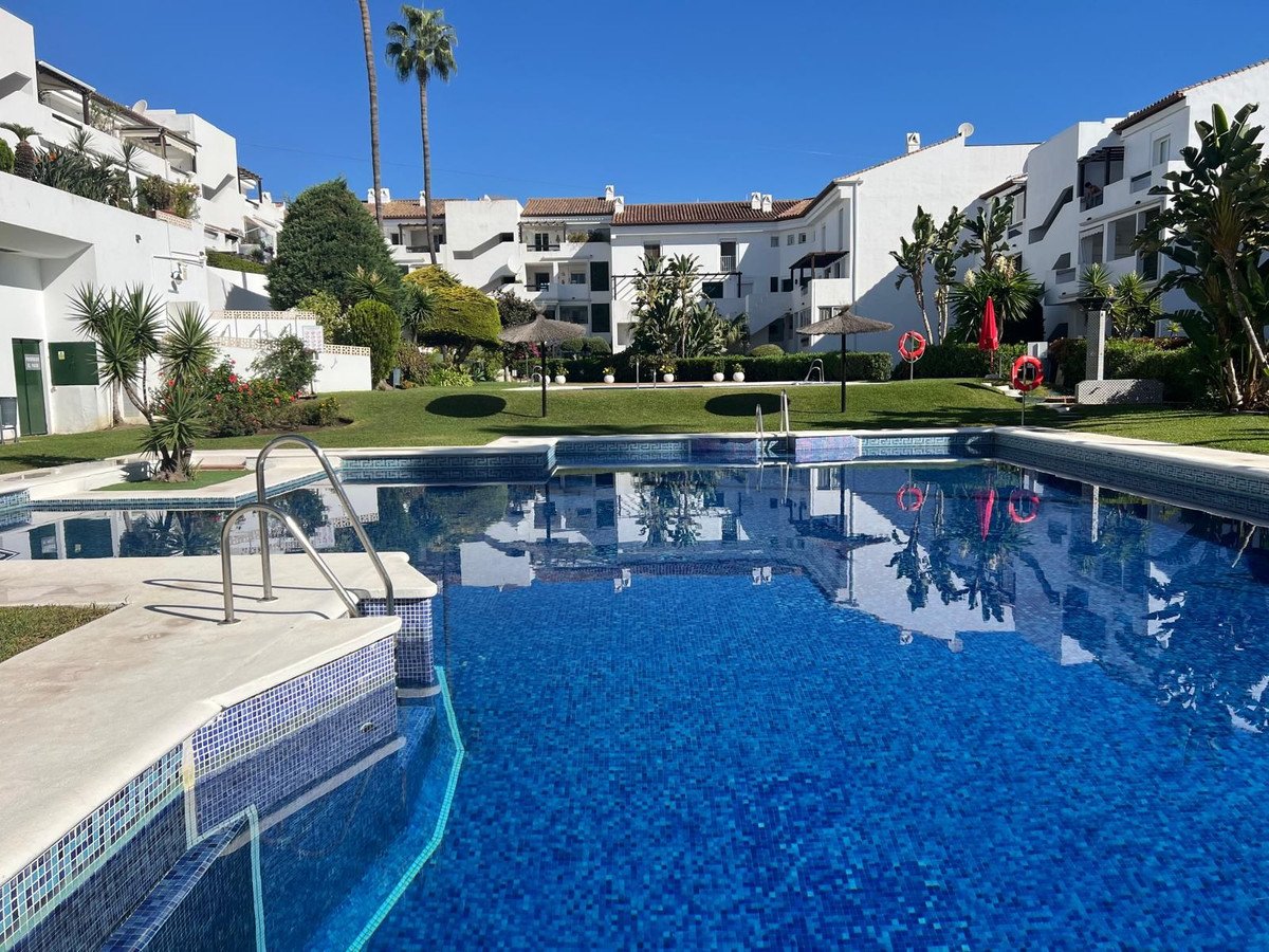 2 Bed Middle Floor Apartment in Bel Air