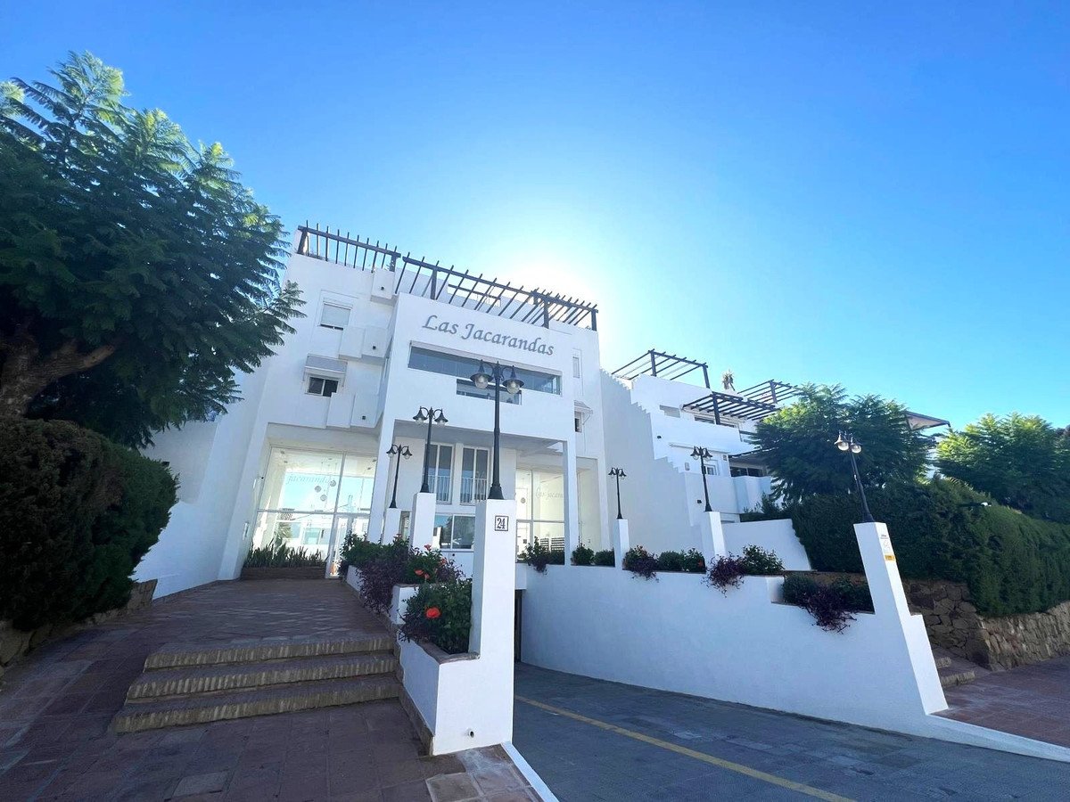 2 Bed Middle Floor Apartment in Bel Air