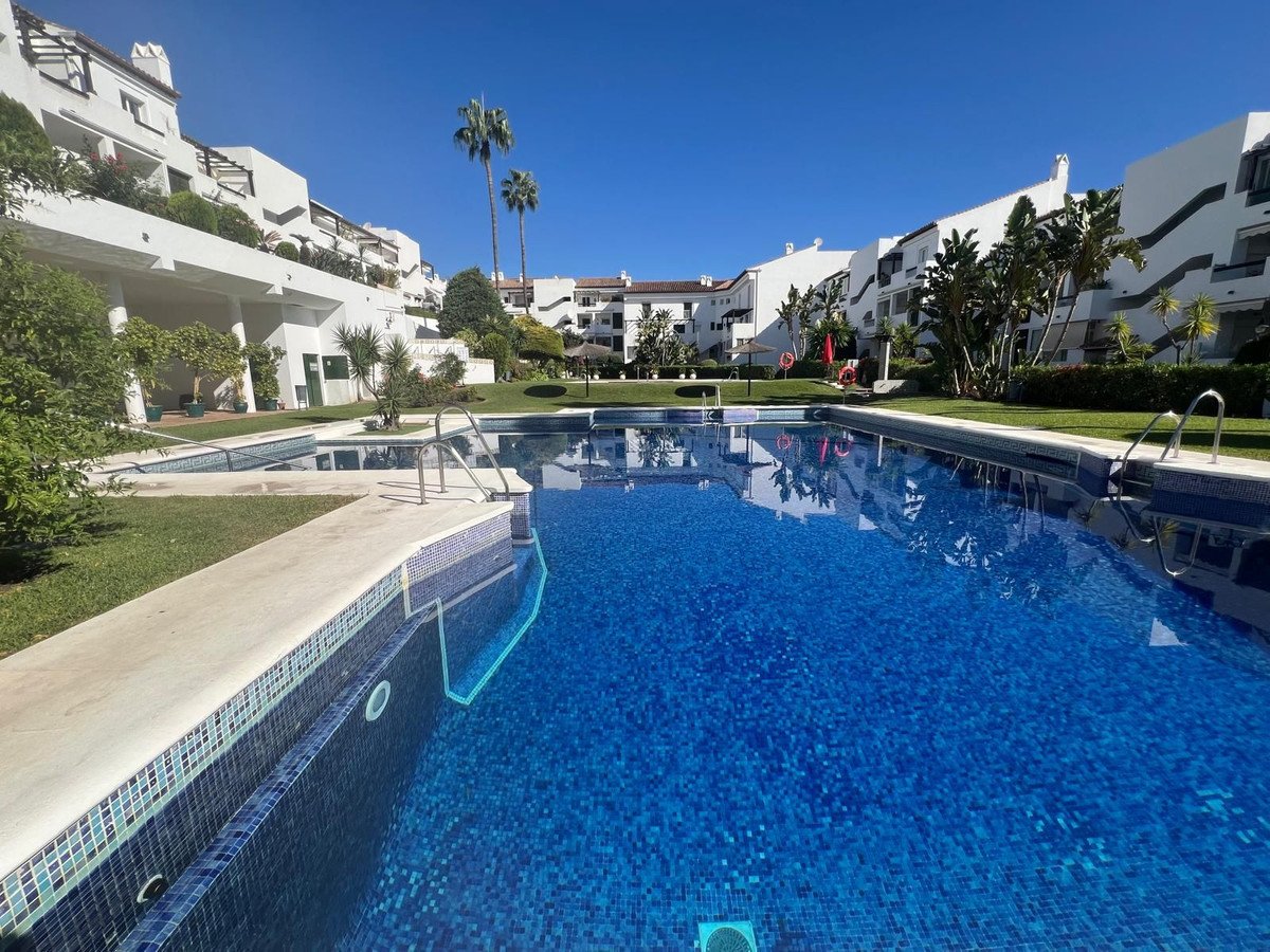 2 Bed Middle Floor Apartment in Bel Air