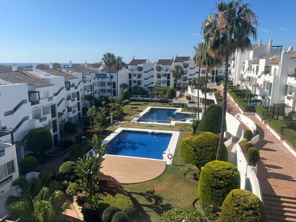 2 Bed Middle Floor Apartment in Bel Air
