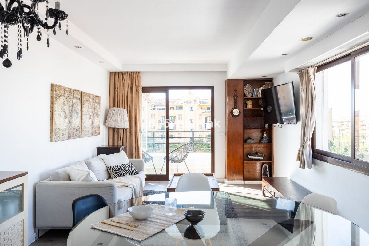 3 Bed Middle Floor Apartment in San Pedro de Alcántara