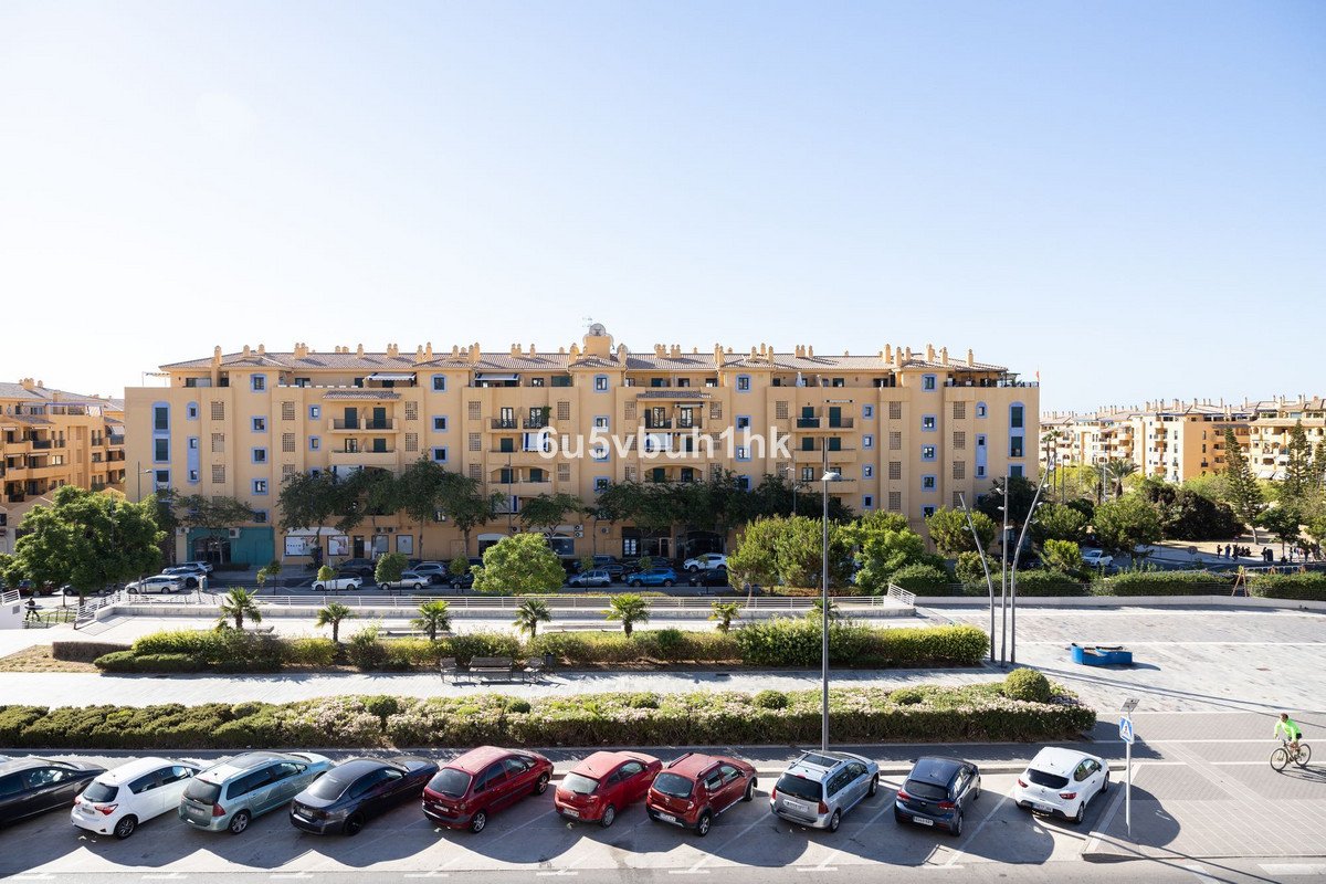 3 Bed Middle Floor Apartment in San Pedro de Alcántara