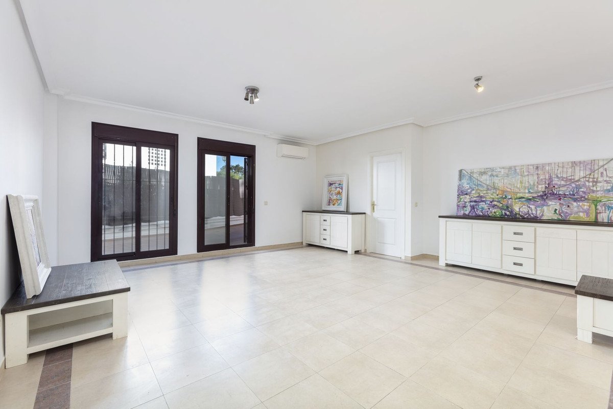 2 Bed Ground Floor Apartment in Nueva Andalucía