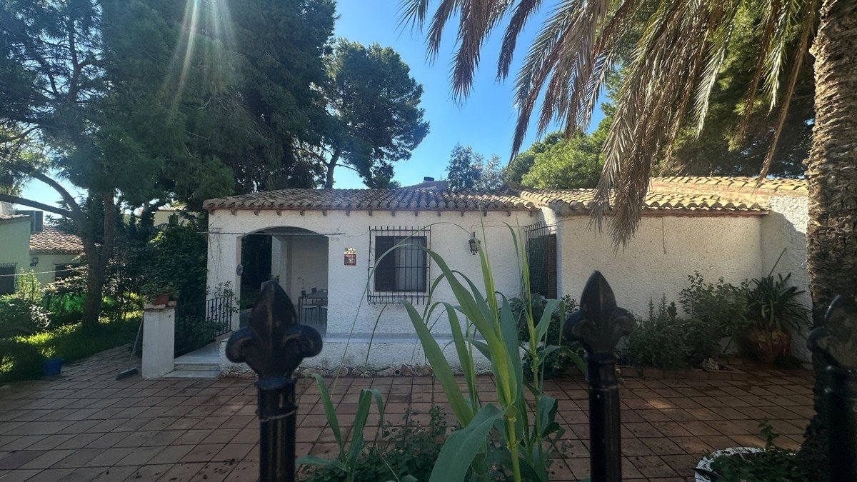 4 Bed Detached Villa in Punta Prima