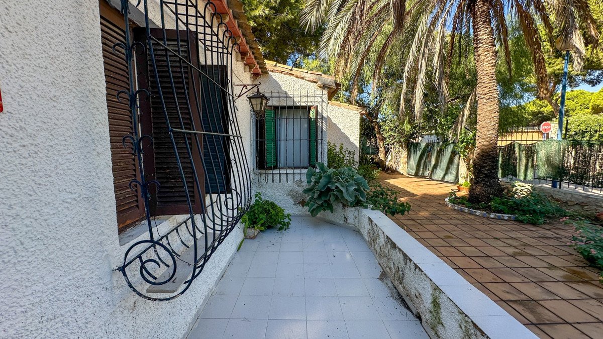 4 Bed Detached Villa in Punta Prima