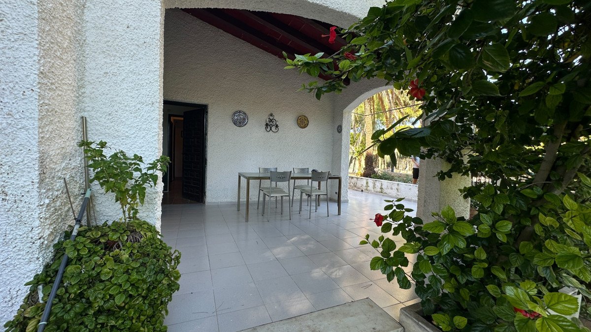 4 Bed Detached Villa in Punta Prima