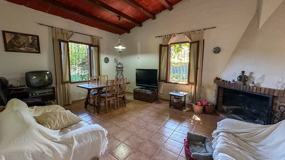 4 Bed Detached Villa in Punta Prima