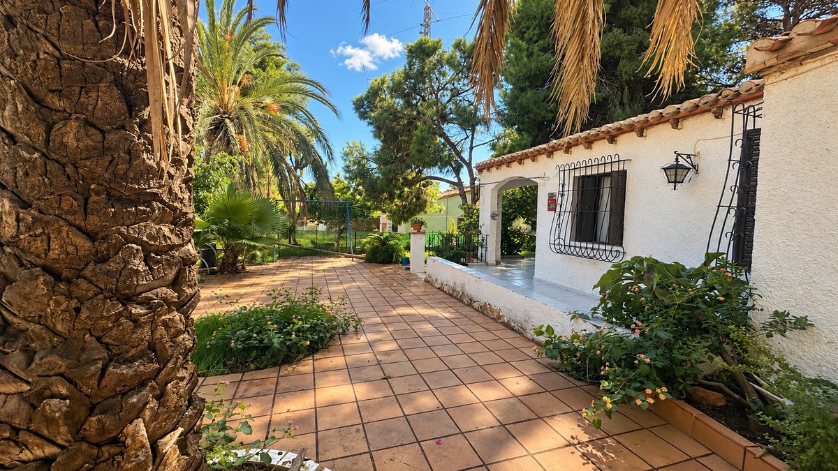 4 Bed Detached Villa in Punta Prima