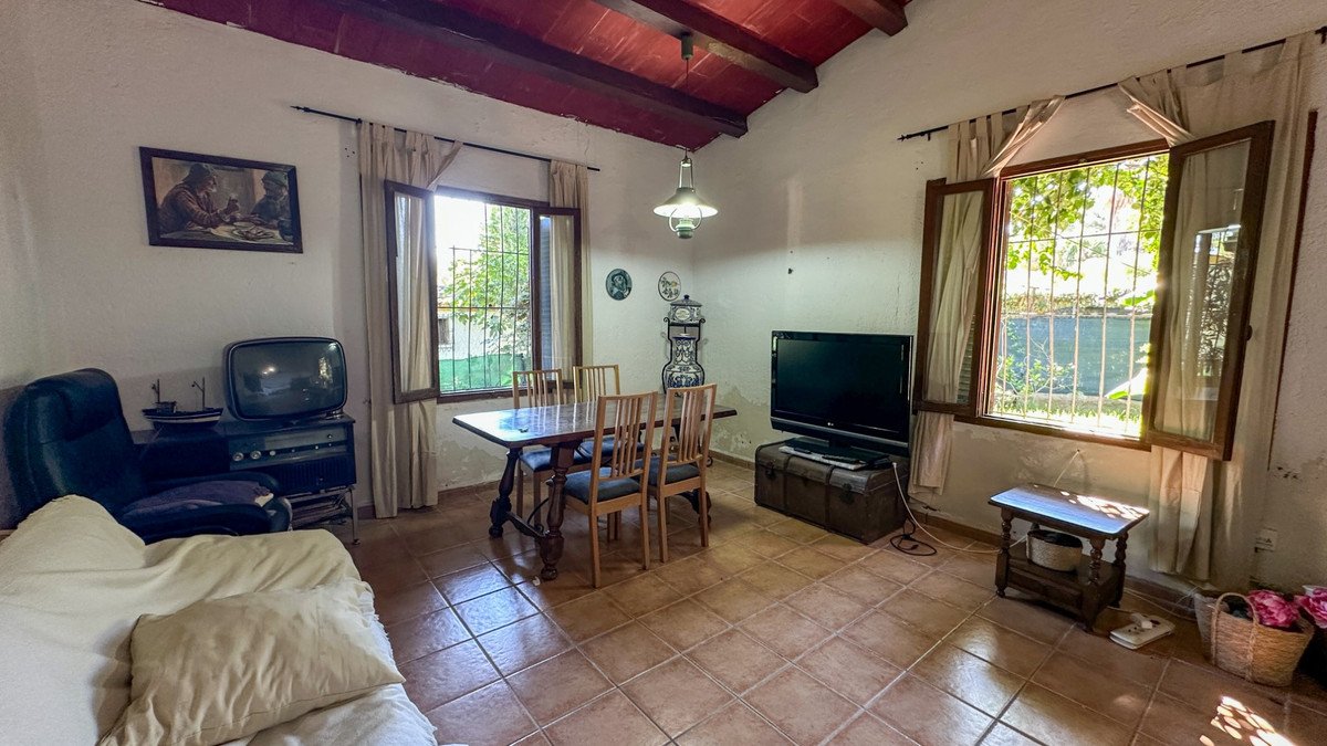 4 Bed Detached Villa in Punta Prima