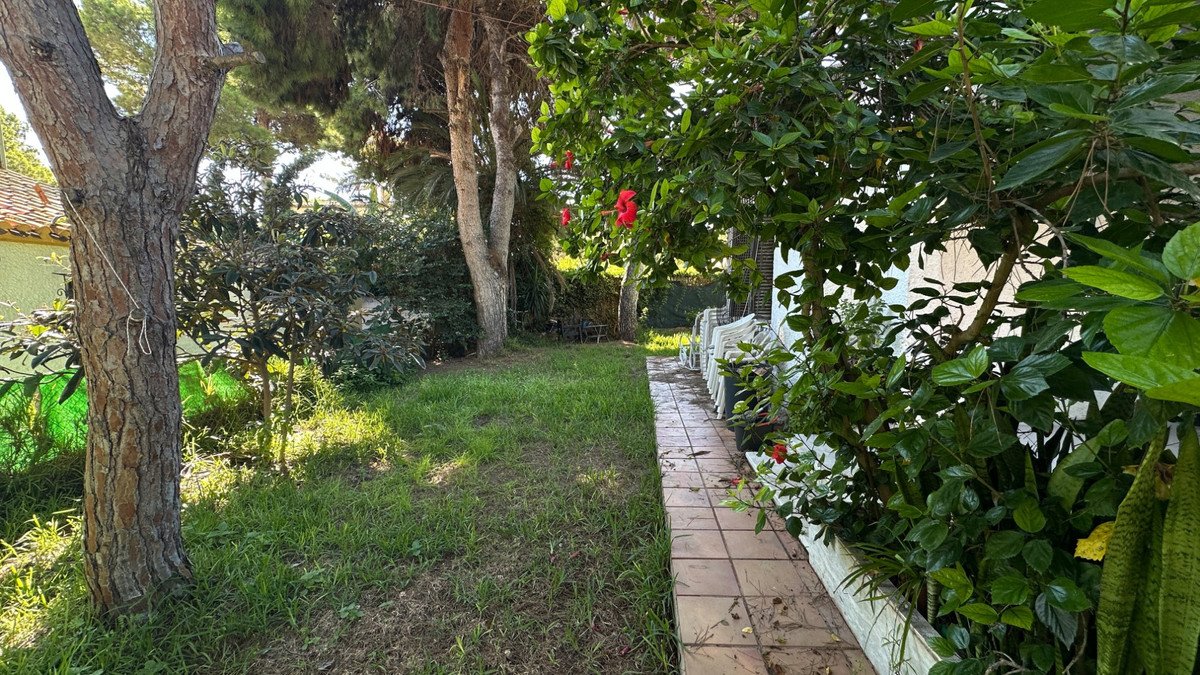 4 Bed Detached Villa in Punta Prima