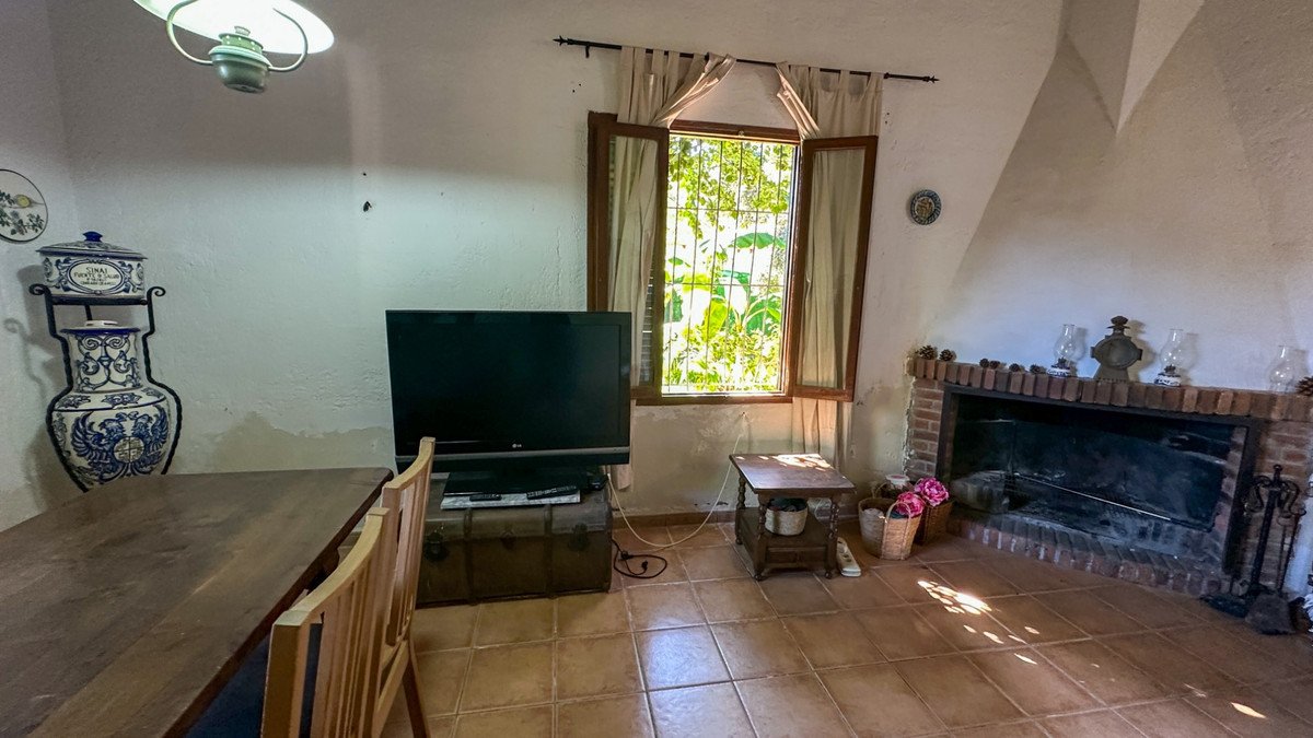 4 Bed Detached Villa in Punta Prima