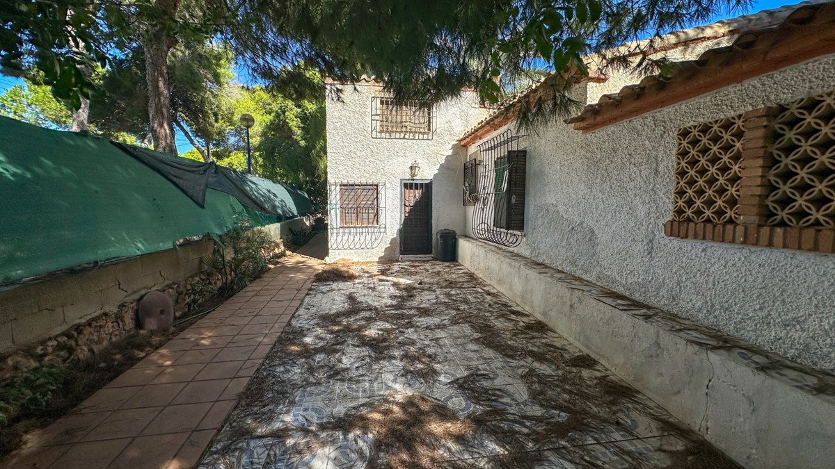 4 Bed Detached Villa in Punta Prima