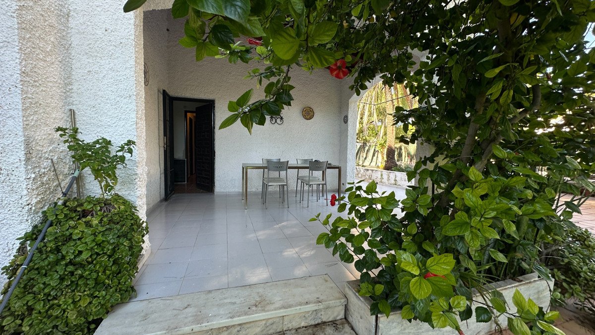 4 Bed Detached Villa in Punta Prima
