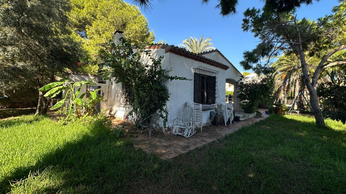4 Bed Detached Villa in Punta Prima