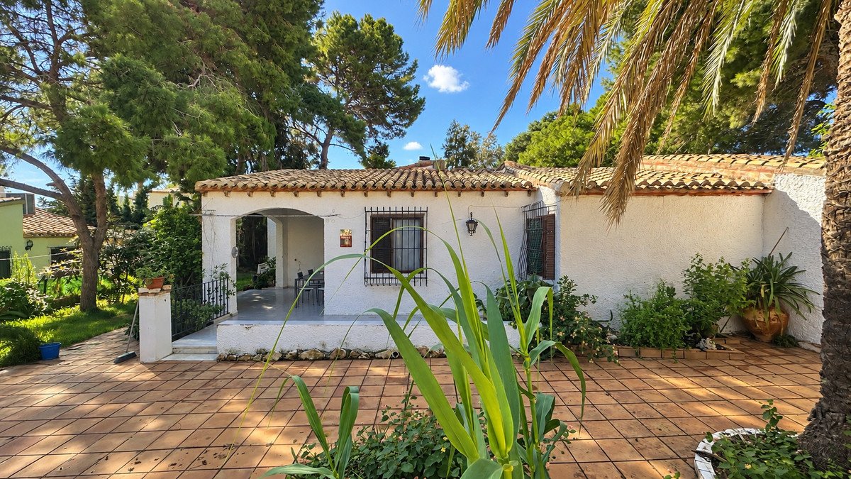 4 Bed Detached Villa in Punta Prima