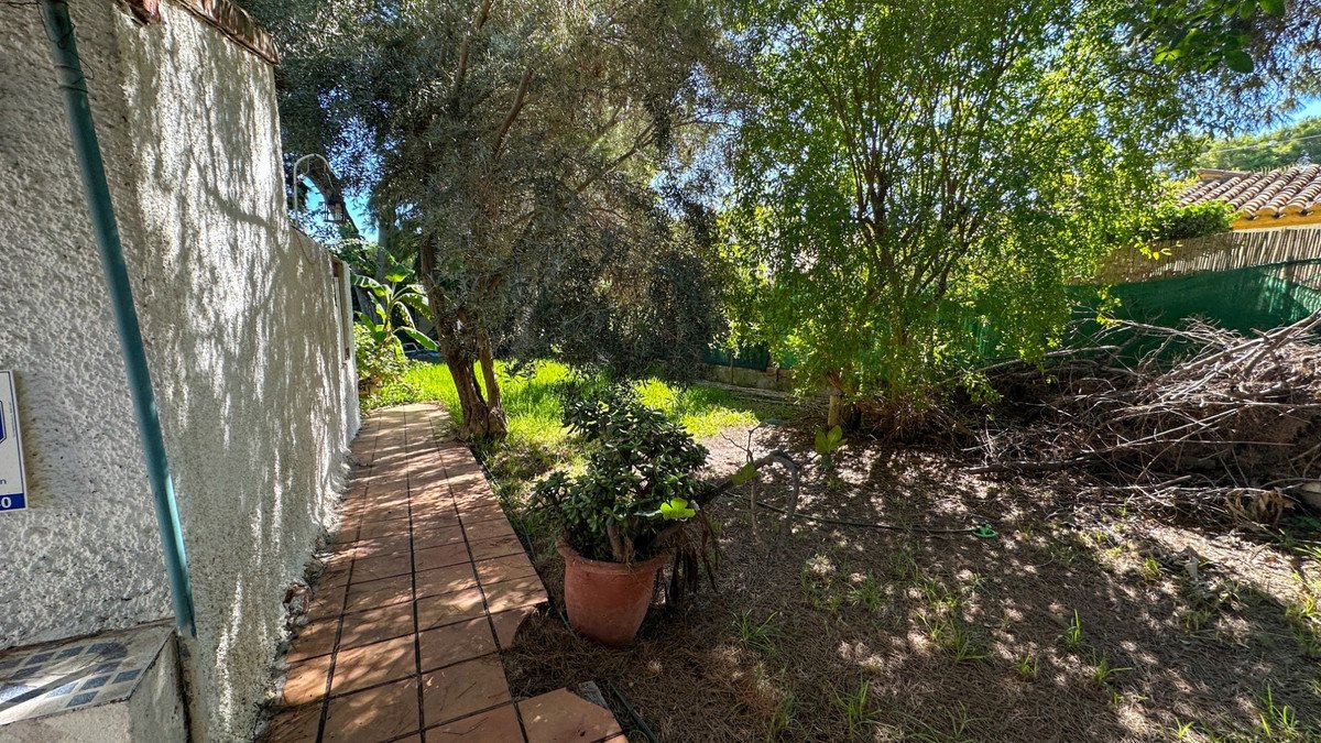 4 Bed Detached Villa in Punta Prima