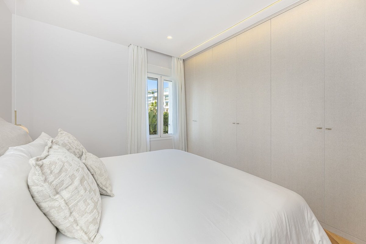 2 Bed Middle Floor Apartment in Puerto Banús