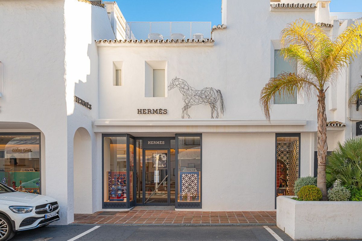 2 Bed Middle Floor Apartment in Puerto Banús