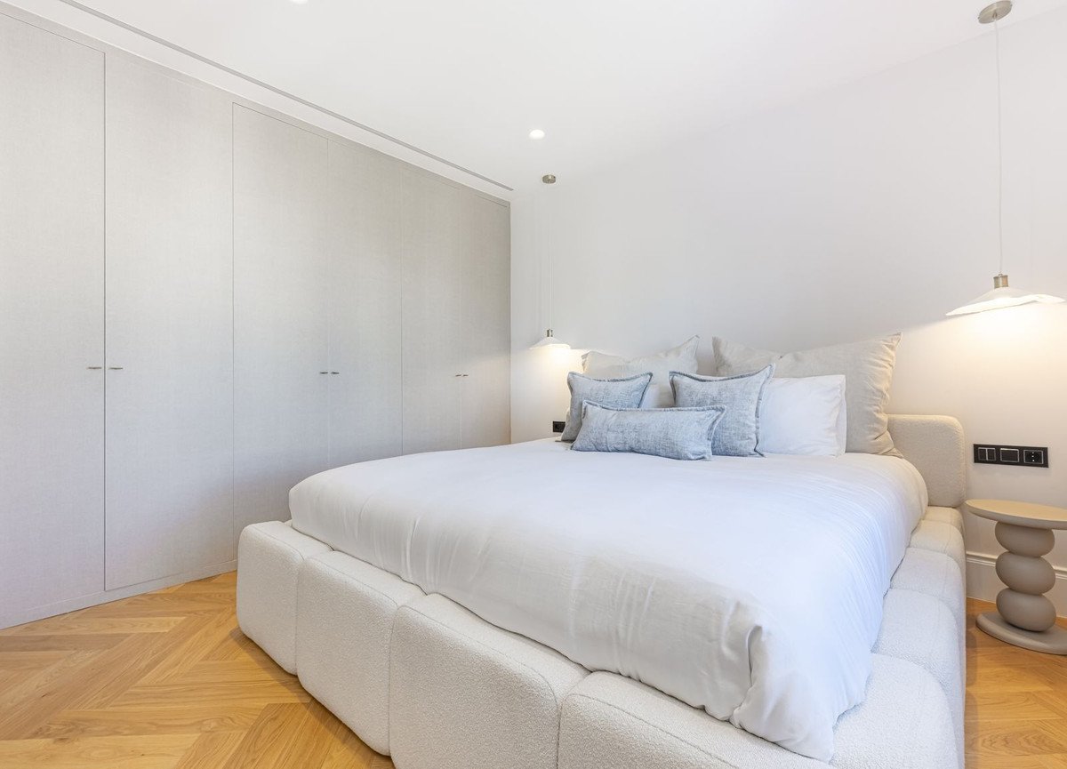 2 Bed Middle Floor Apartment in Puerto Banús
