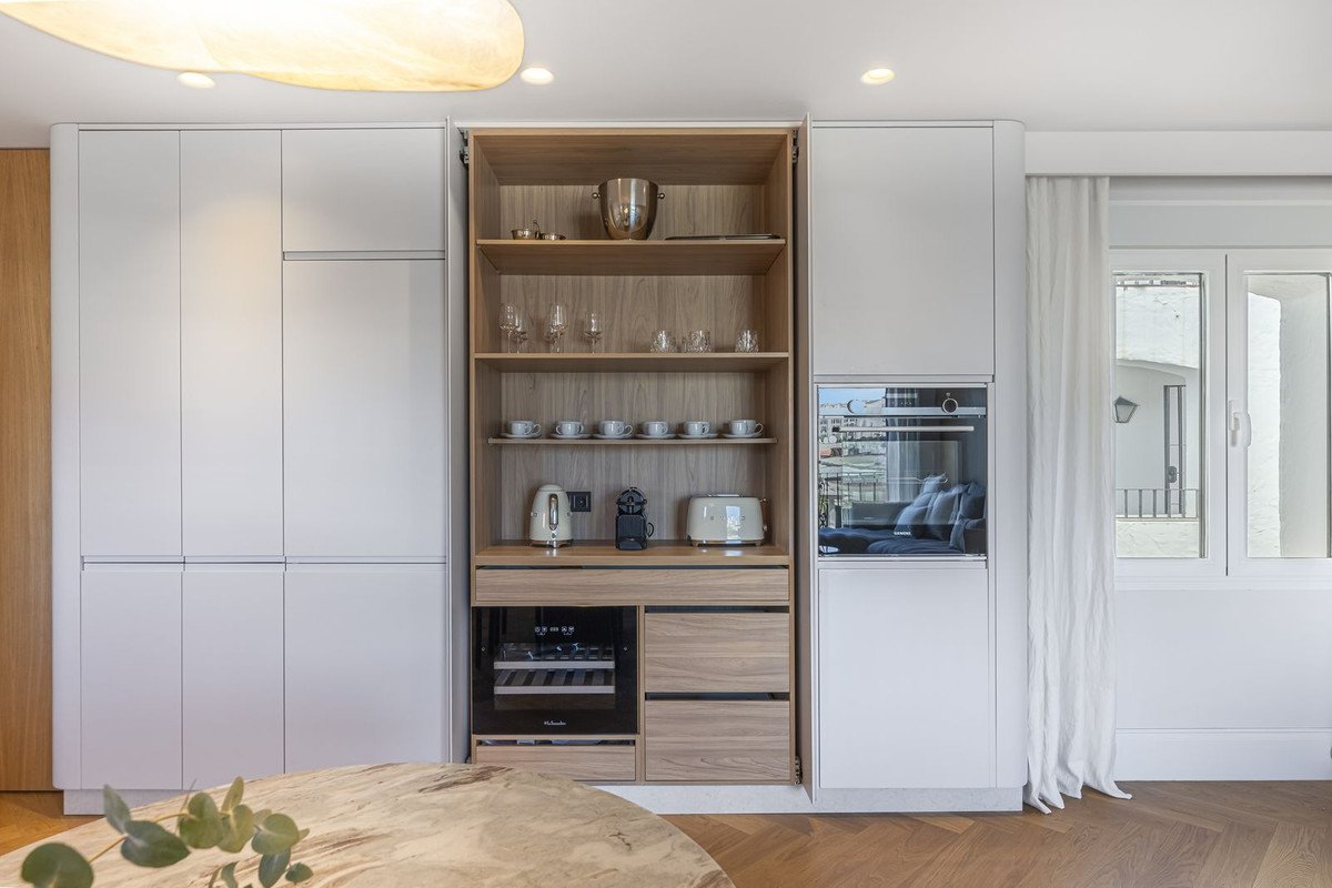 2 Bed Middle Floor Apartment in Puerto Banús