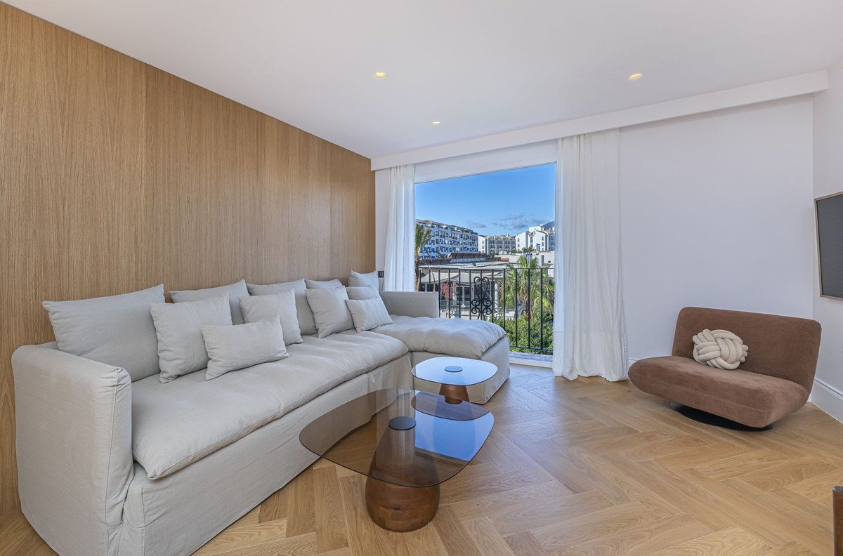 2 Bed Middle Floor Apartment in Puerto Banús