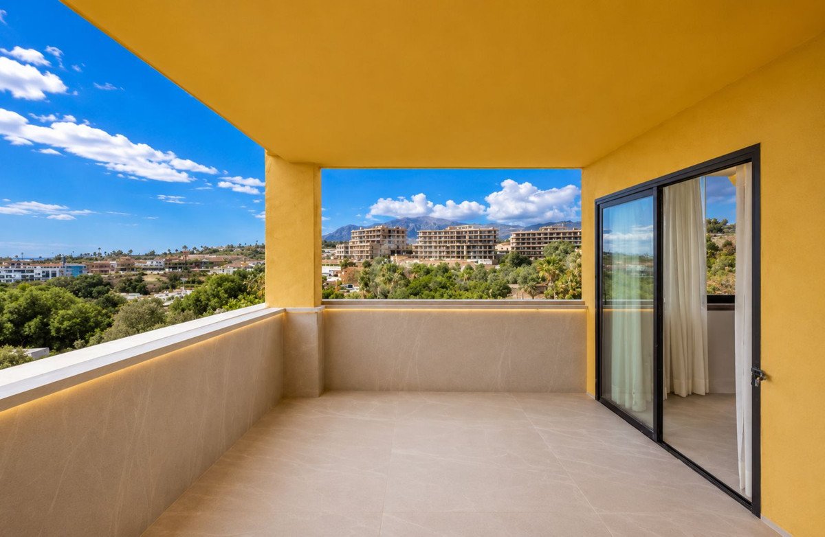3 Bed Middle Floor Apartment in New Golden Mile
