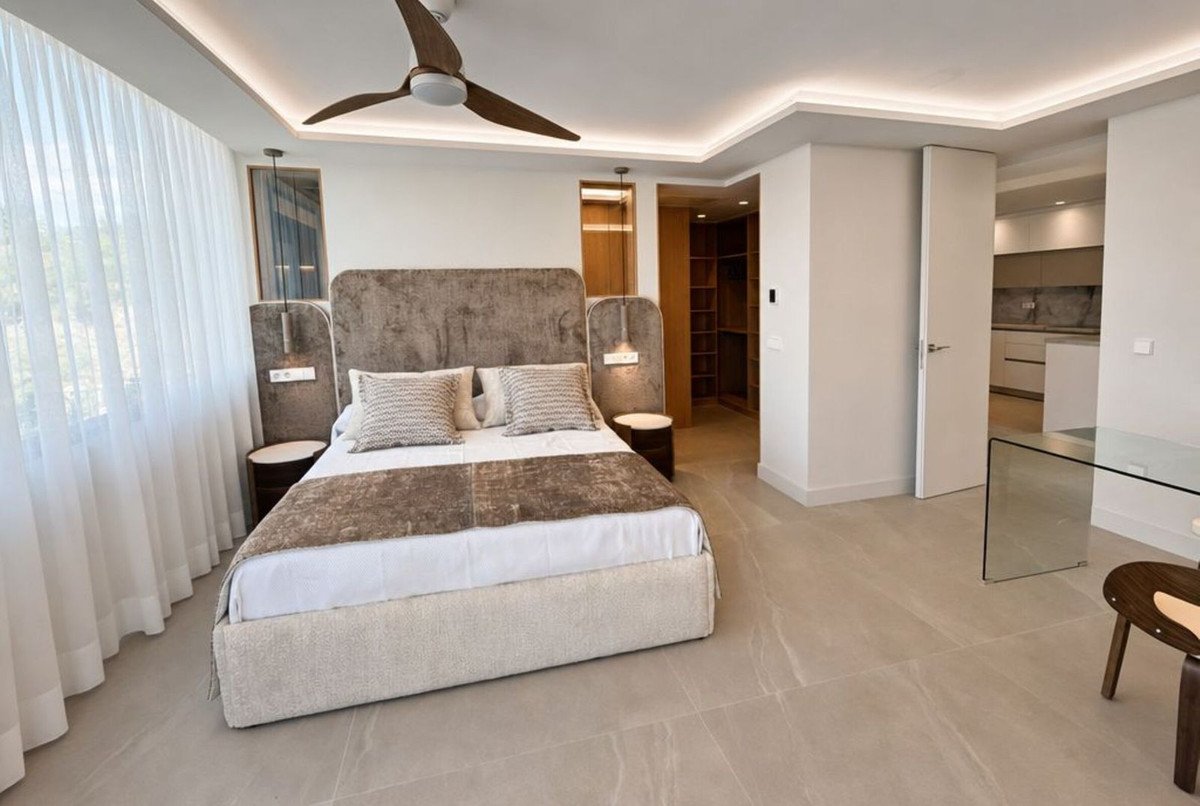 3 Bed Middle Floor Apartment in New Golden Mile