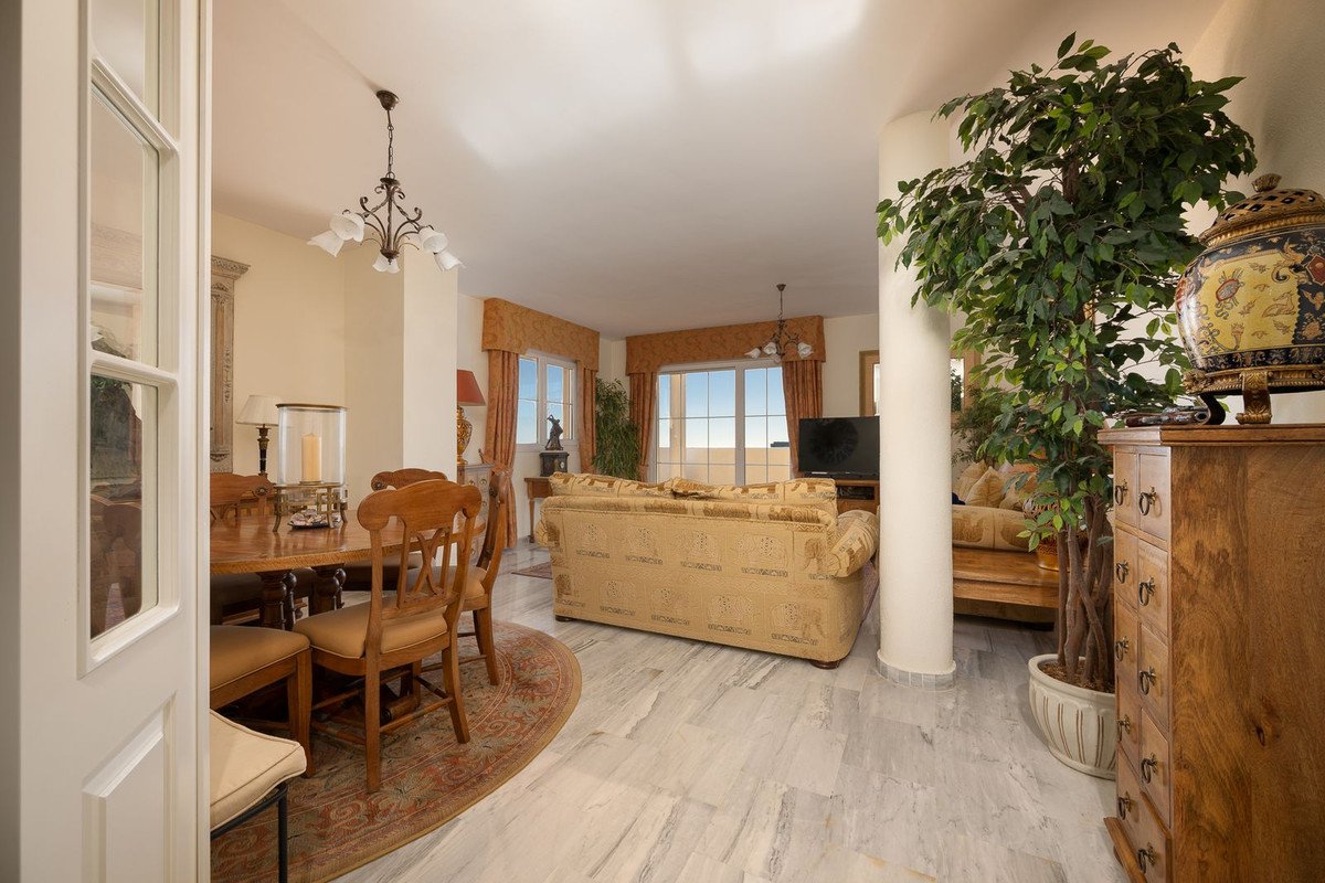 2 Bed Penthouse in Cabopino