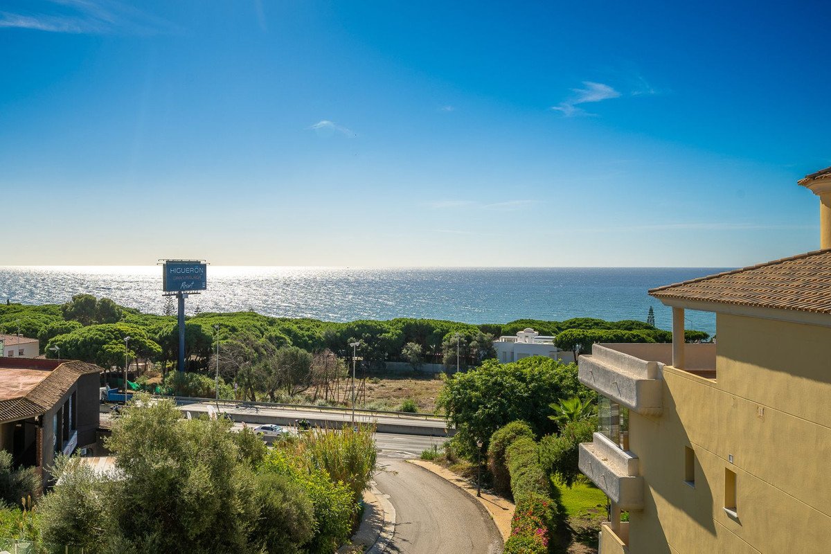 2 Bed Penthouse in Cabopino