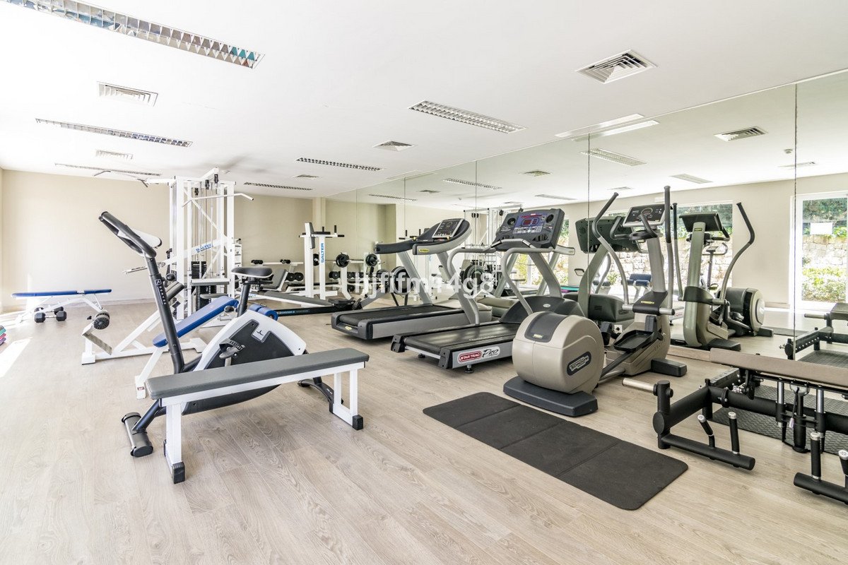 2 Bed Middle Floor Apartment in Nueva Andalucía