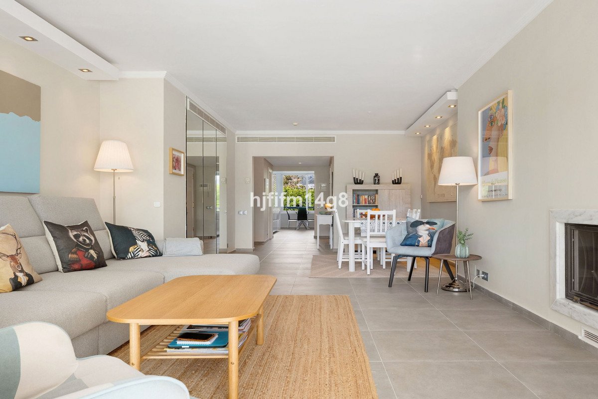 2 Bed Middle Floor Apartment in Nueva Andalucía