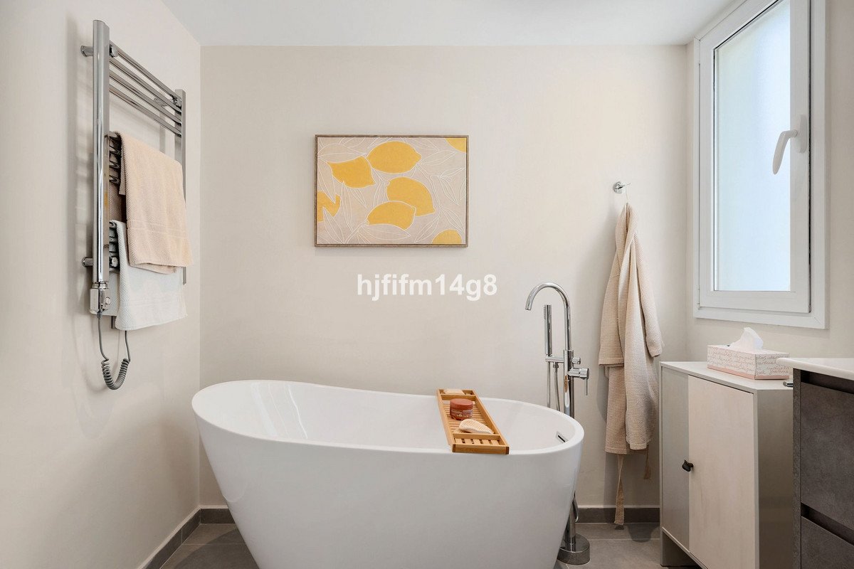 2 Bed Middle Floor Apartment in Nueva Andalucía