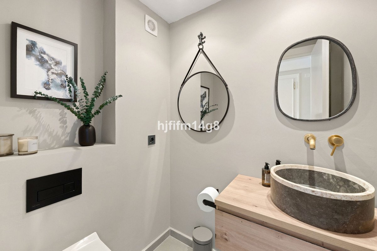 2 Bed Middle Floor Apartment in Nueva Andalucía