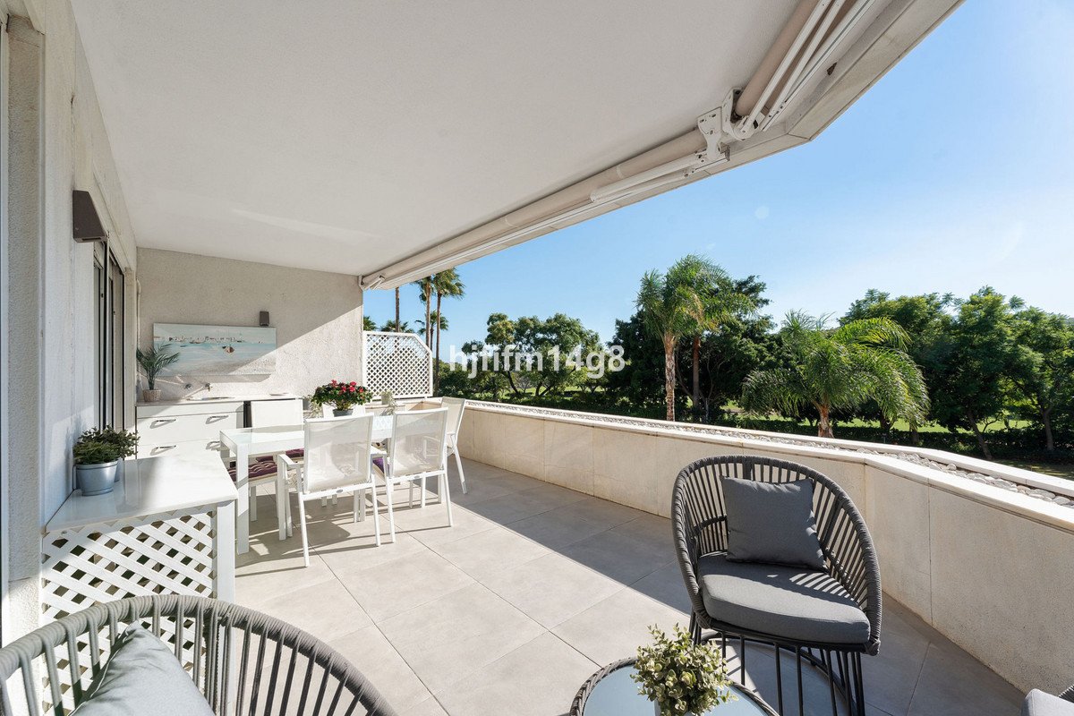 2 Bed Middle Floor Apartment in Nueva Andalucía