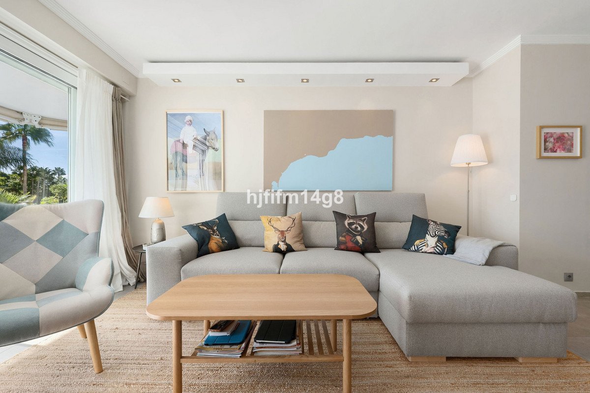 2 Bed Middle Floor Apartment in Nueva Andalucía