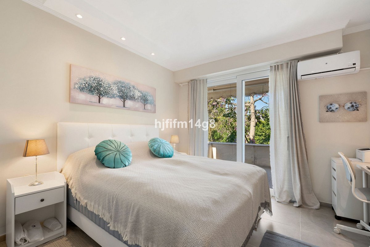 2 Bed Middle Floor Apartment in Nueva Andalucía