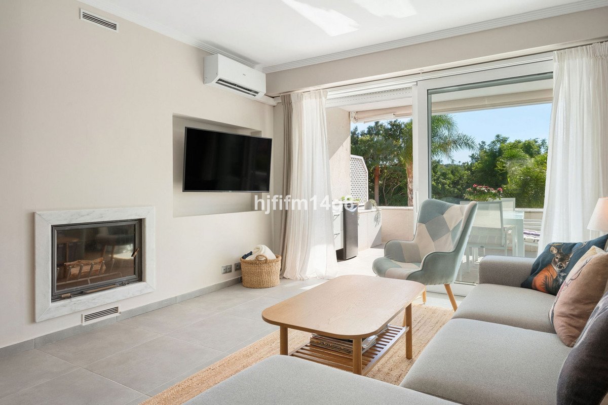 2 Bed Middle Floor Apartment in Nueva Andalucía