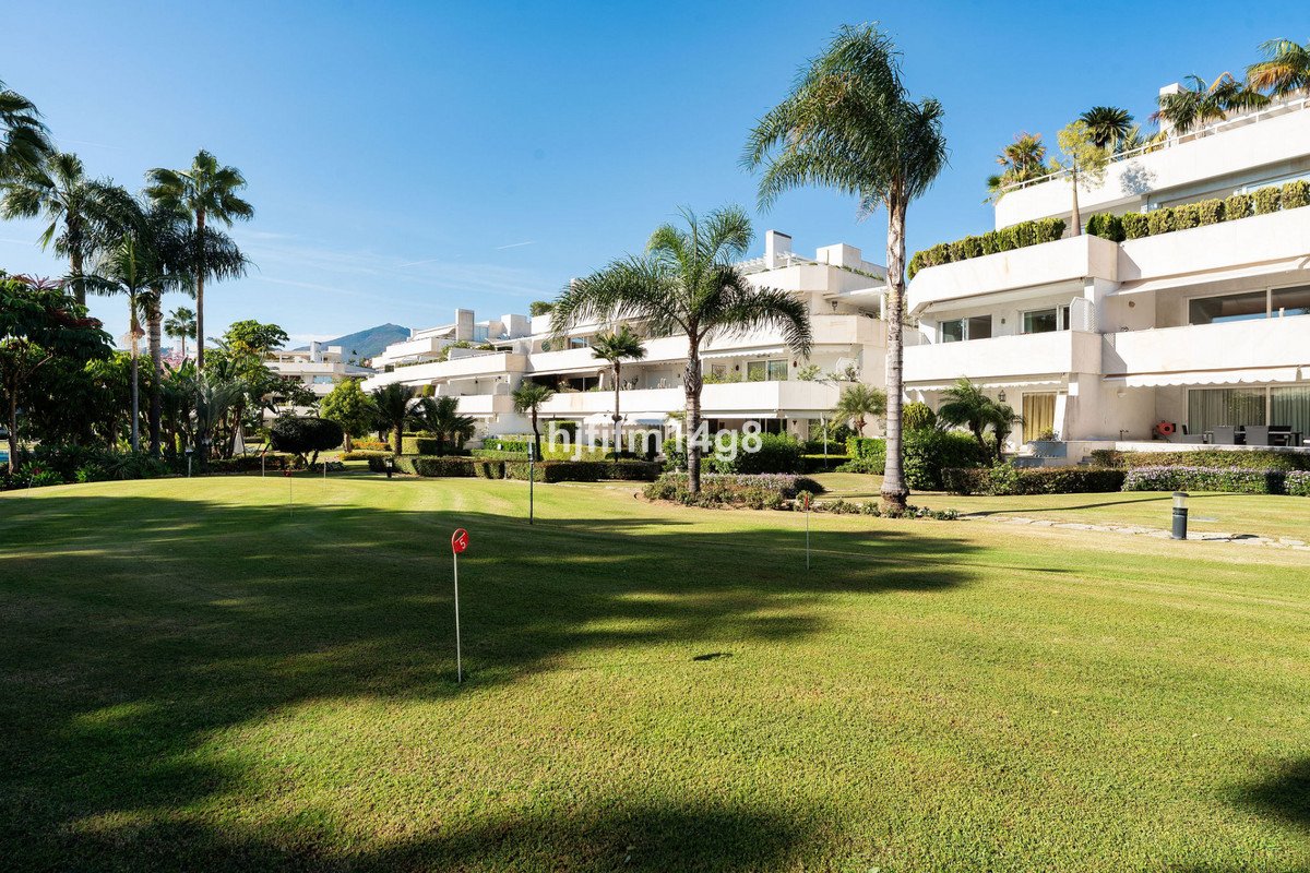 2 Bed Middle Floor Apartment in Nueva Andalucía