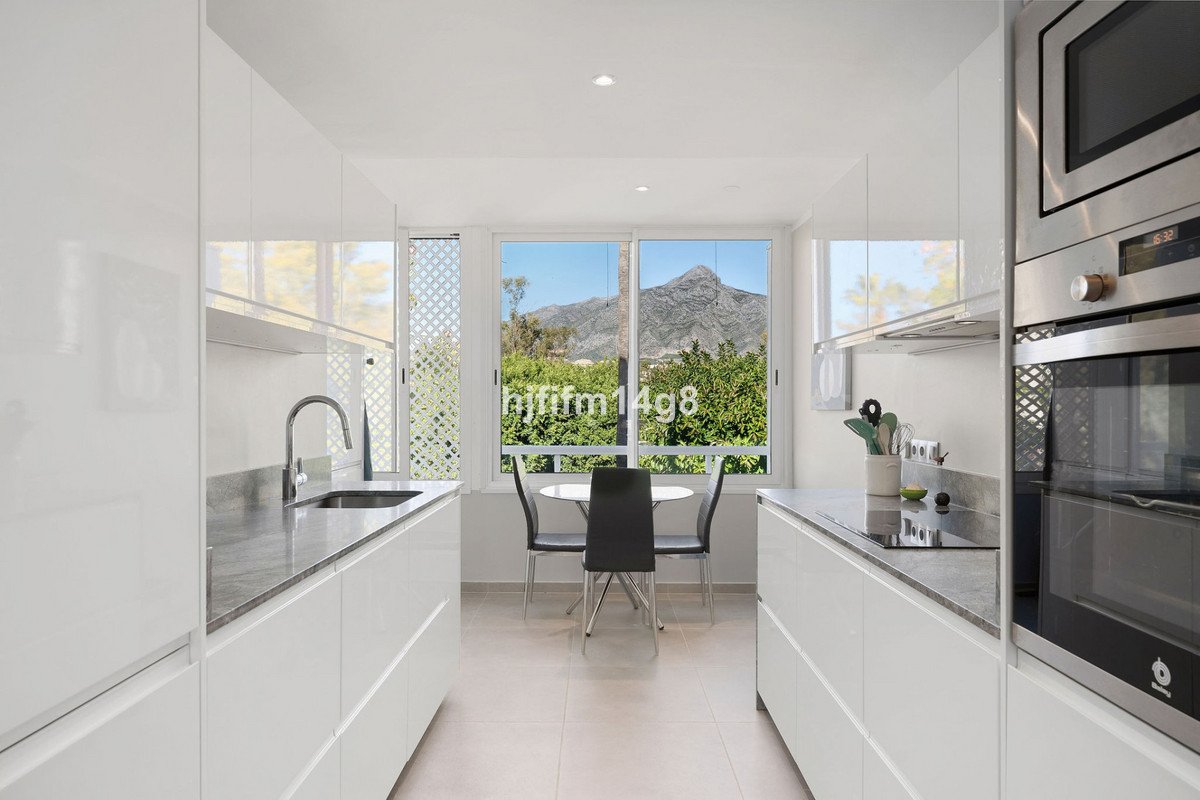 2 Bed Middle Floor Apartment in Nueva Andalucía