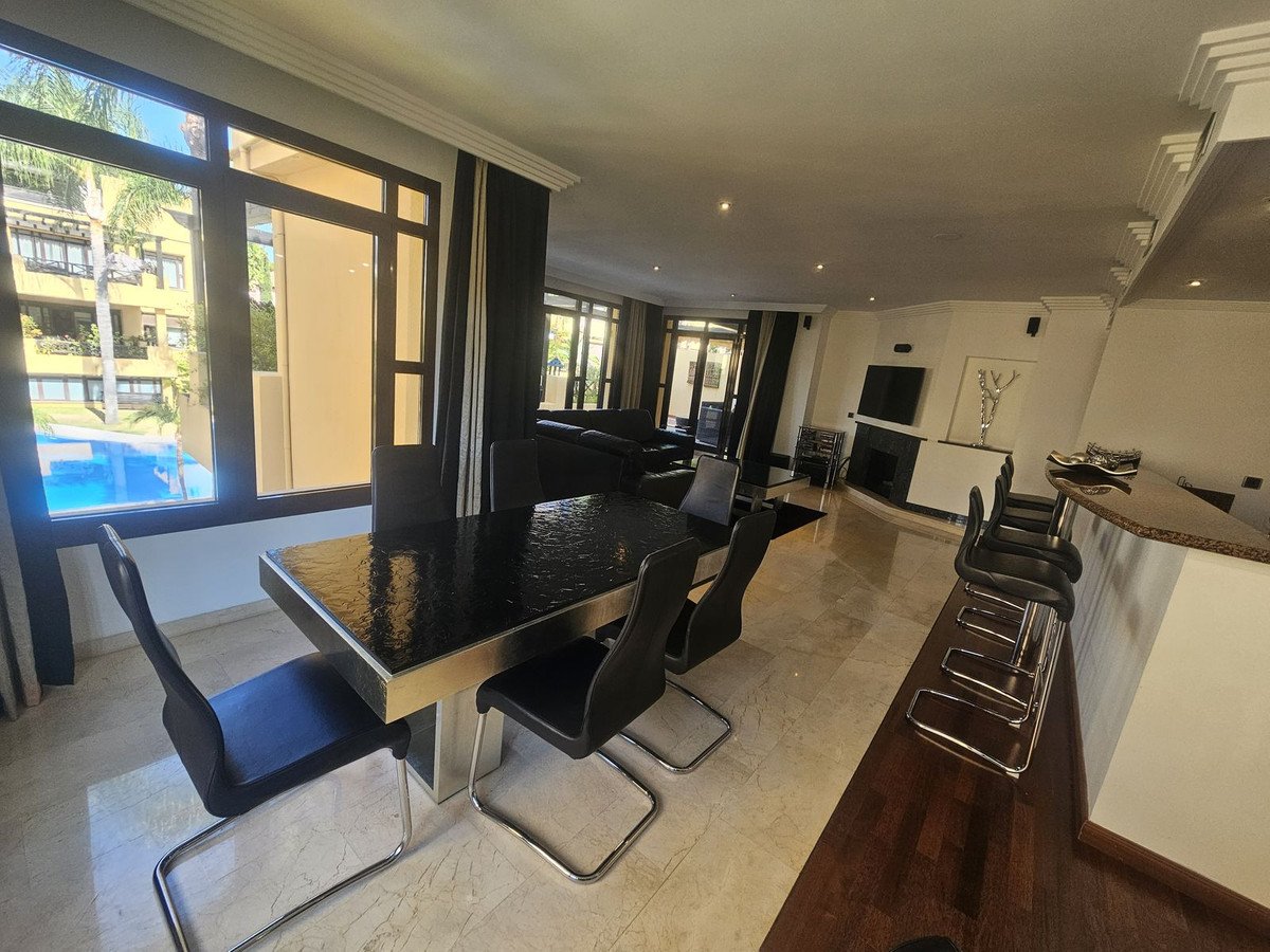 2 Bed Middle Floor Apartment in Puerto Banús