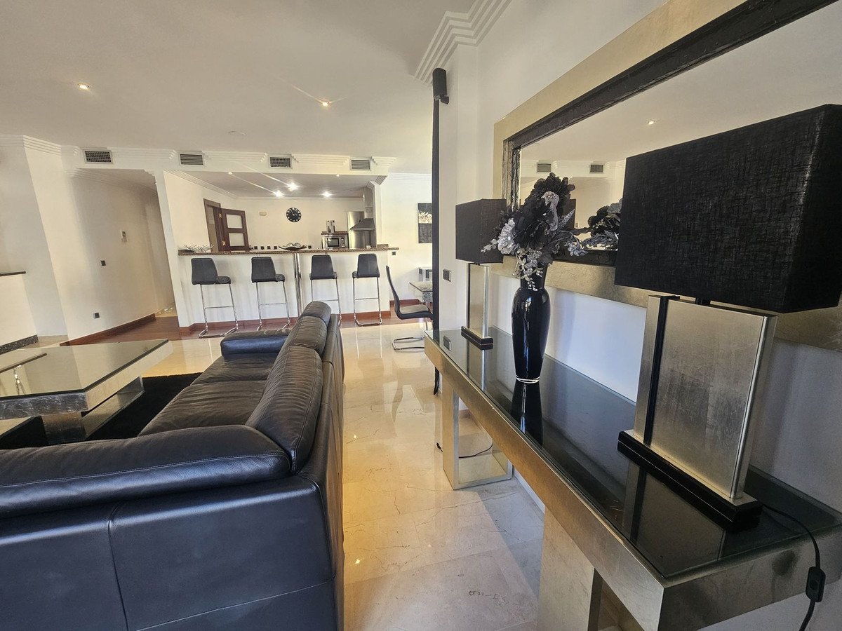 2 Bed Middle Floor Apartment in Puerto Banús