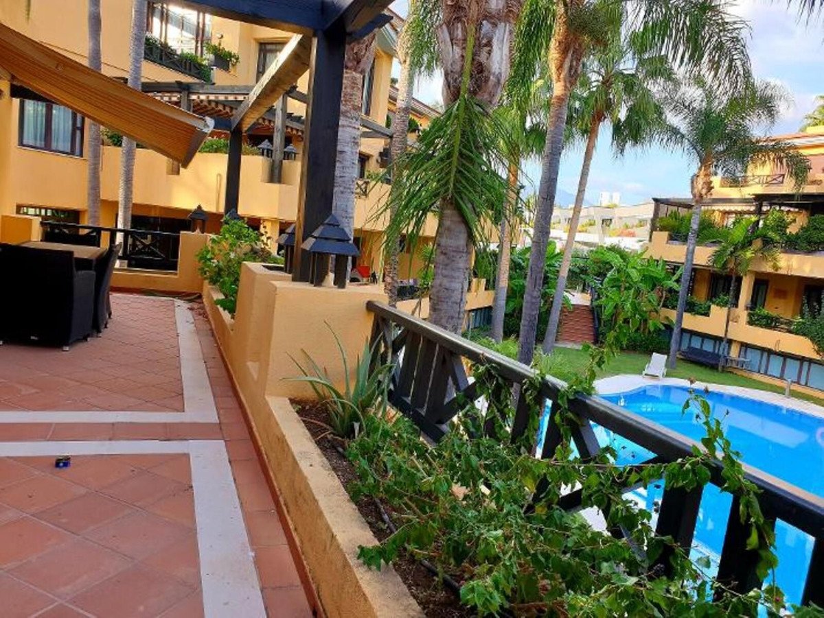 2 Bed Middle Floor Apartment in Puerto Banús