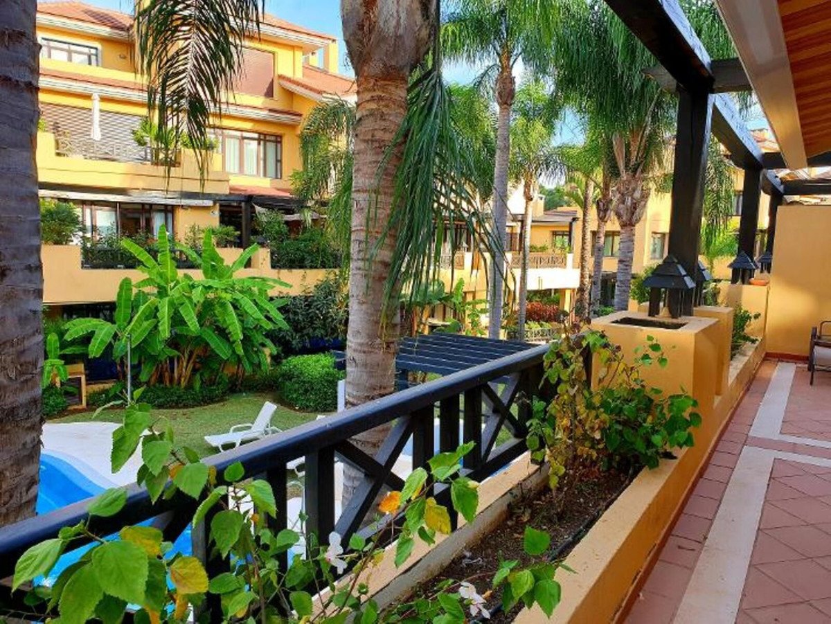 2 Bed Middle Floor Apartment in Puerto Banús