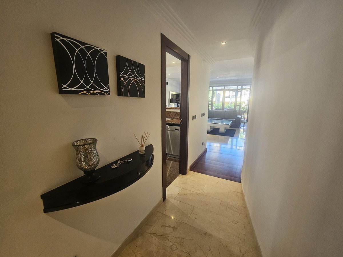 2 Bed Middle Floor Apartment in Puerto Banús