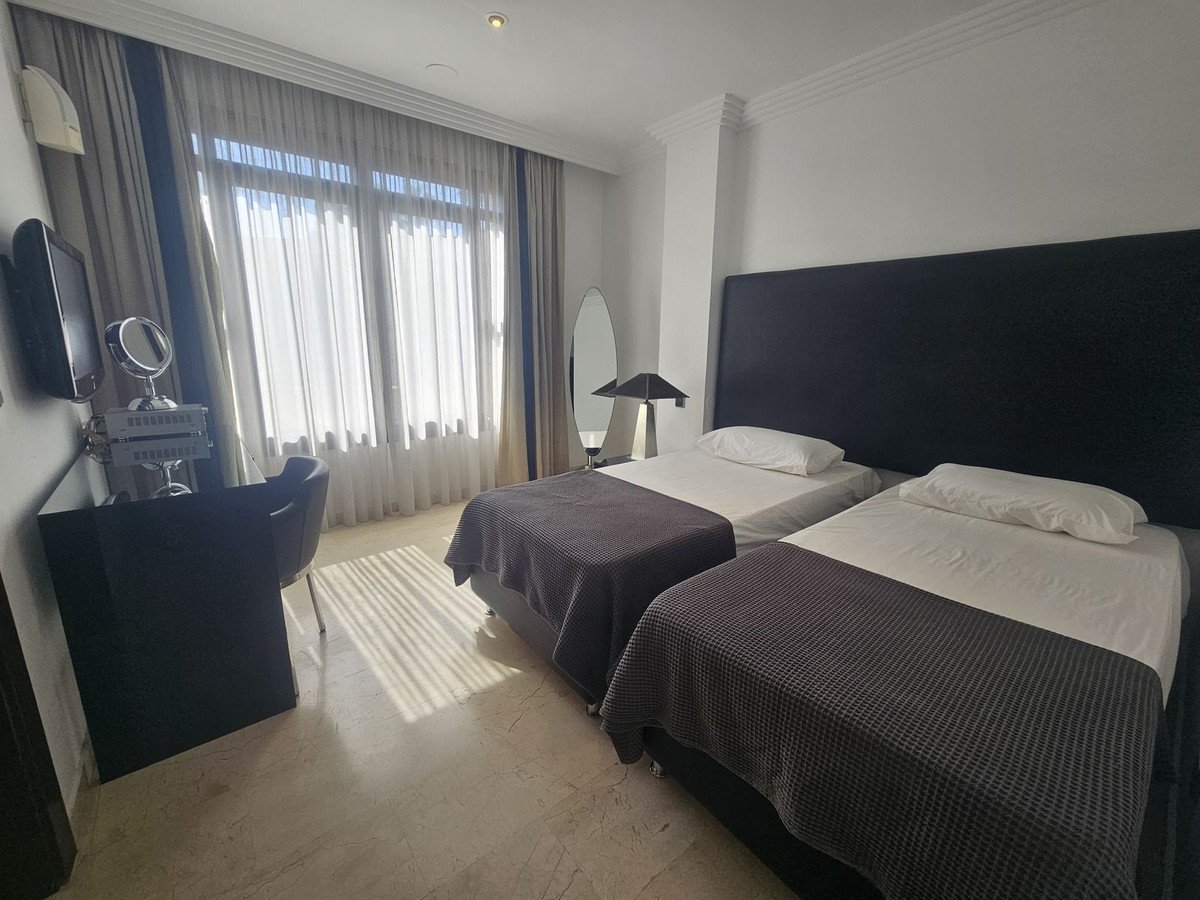 2 Bed Middle Floor Apartment in Puerto Banús