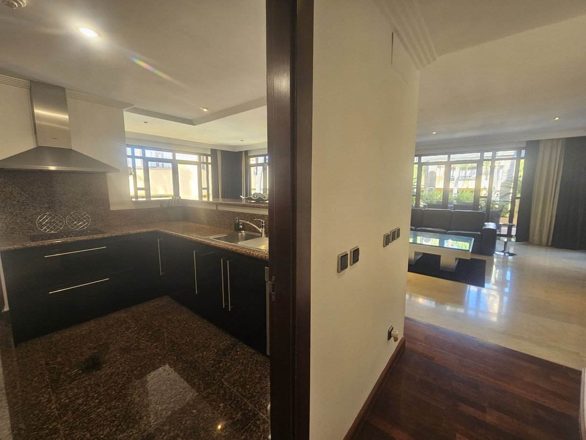 2 Bed Middle Floor Apartment in Puerto Banús