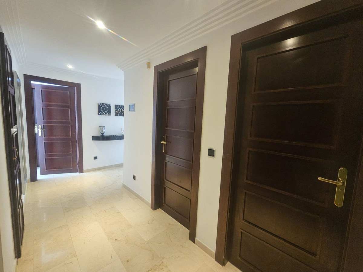 2 Bed Middle Floor Apartment in Puerto Banús