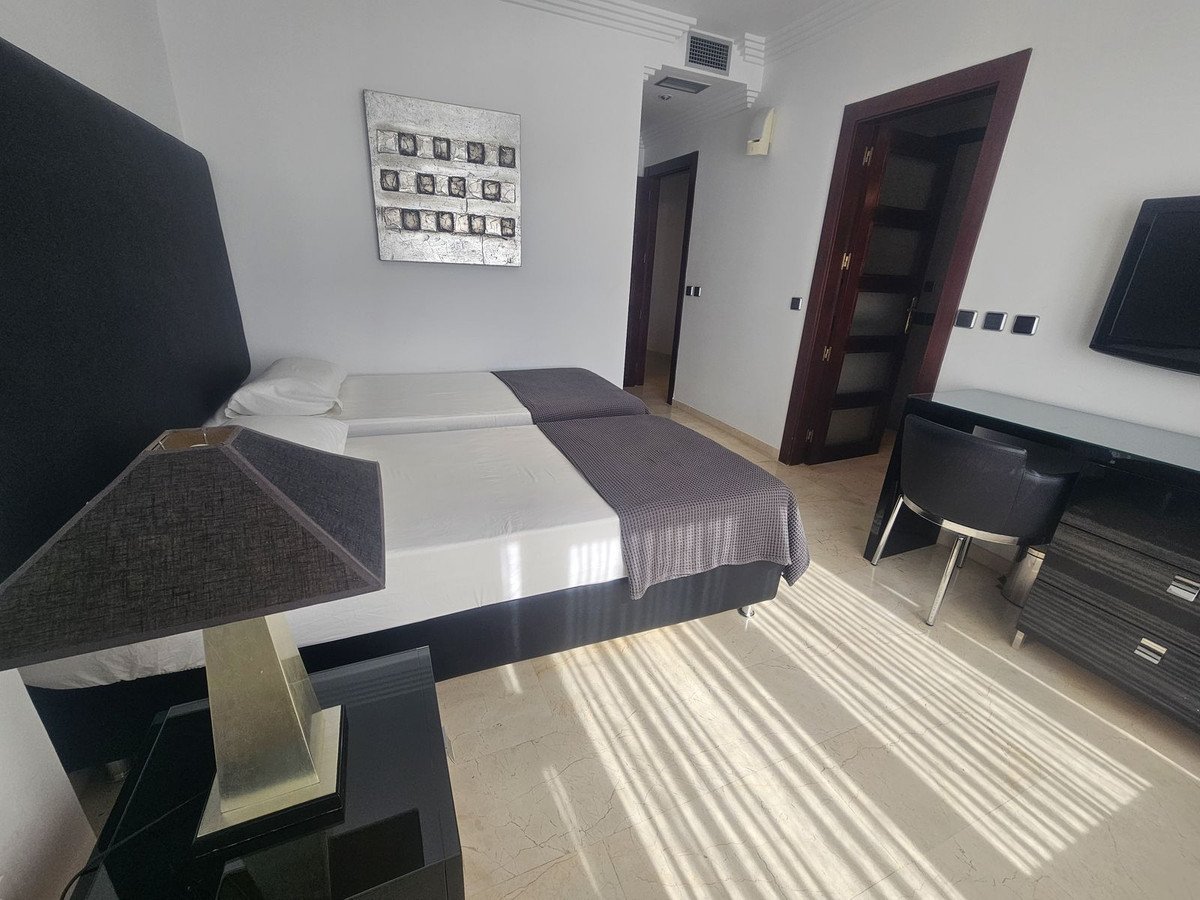2 Bed Middle Floor Apartment in Puerto Banús