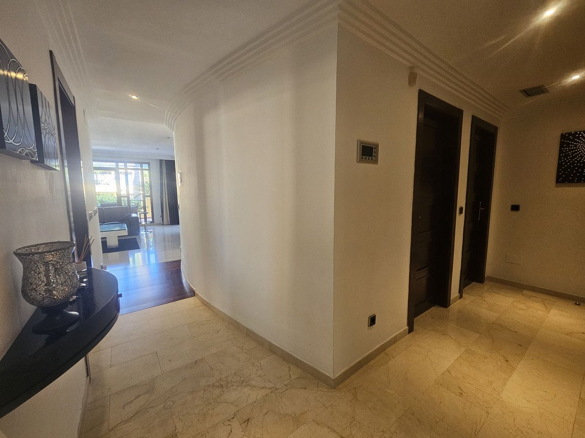 2 Bed Middle Floor Apartment in Puerto Banús