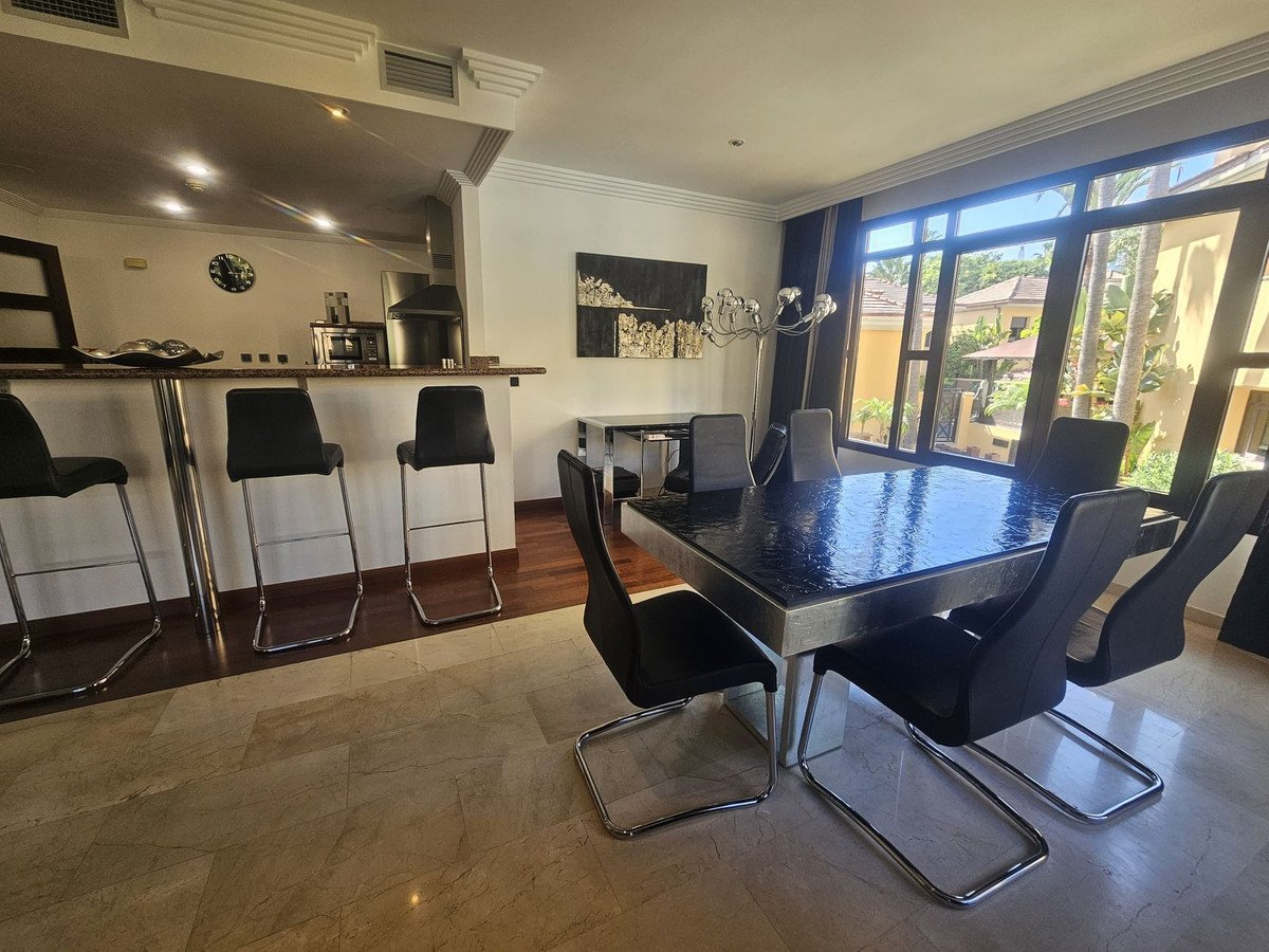 2 Bed Middle Floor Apartment in Puerto Banús